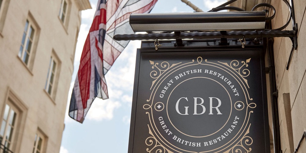 Elegant dining room and British dishes at GBR, DUKES London — photo 1